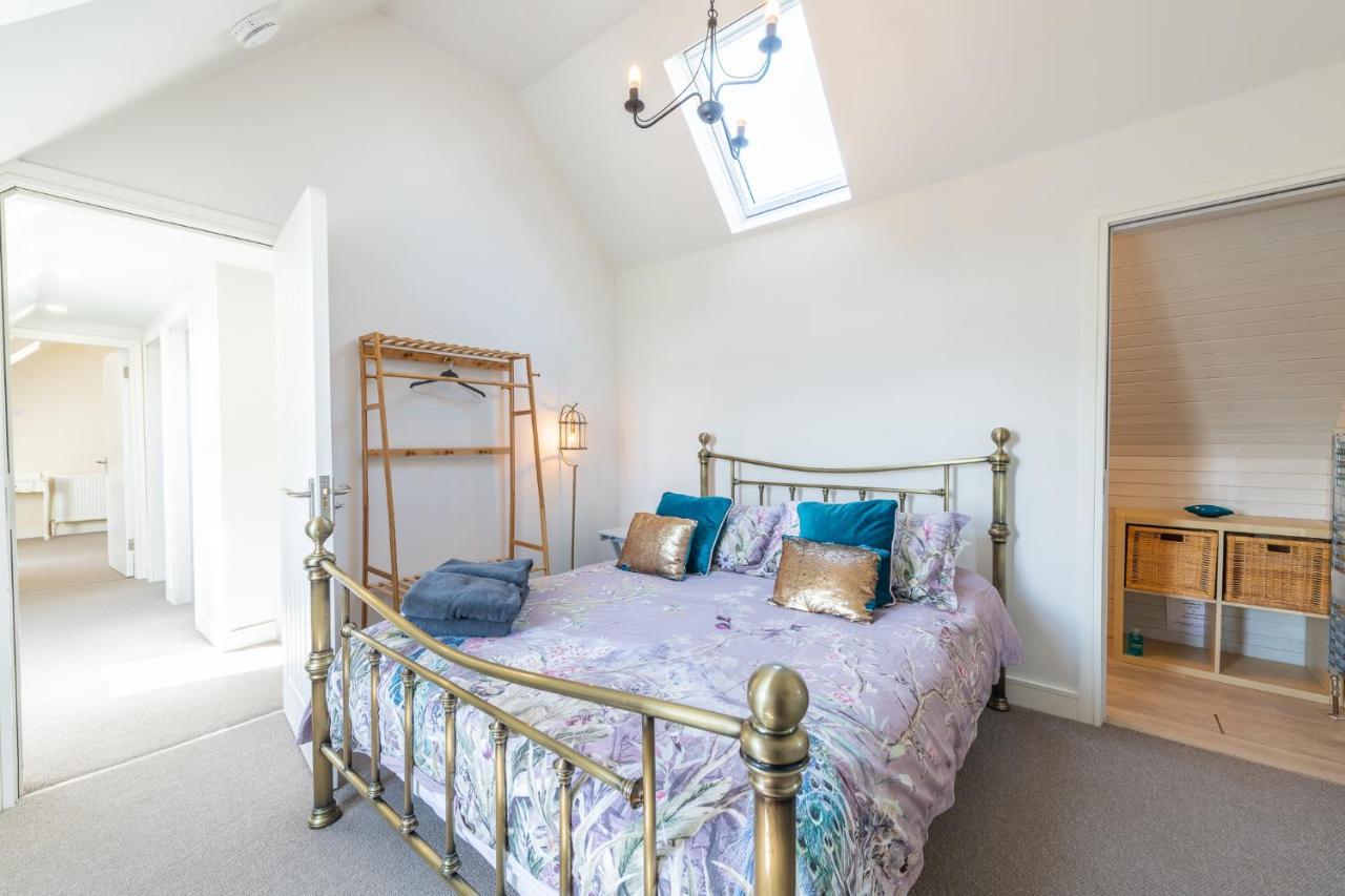 Nether Newton - Sleeps 12, Hottub, Sauna, Private Garden Newmilns エクステリア 写真