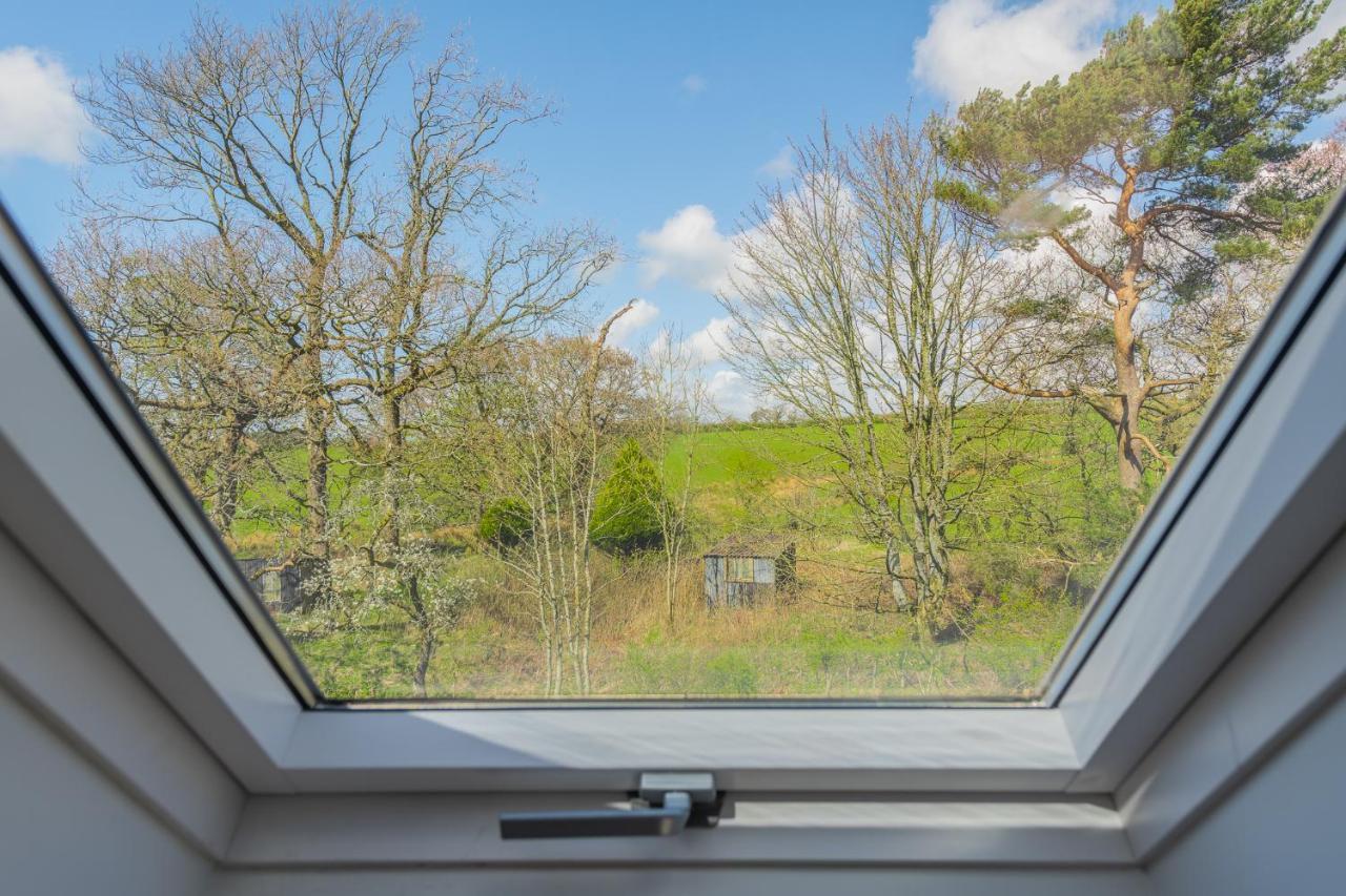 Nether Newton - Sleeps 12, Hottub, Sauna, Private Garden Newmilns エクステリア 写真